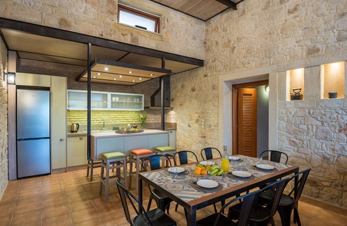 Agia Villa | Stylish, villa close to the beach with ocean view.