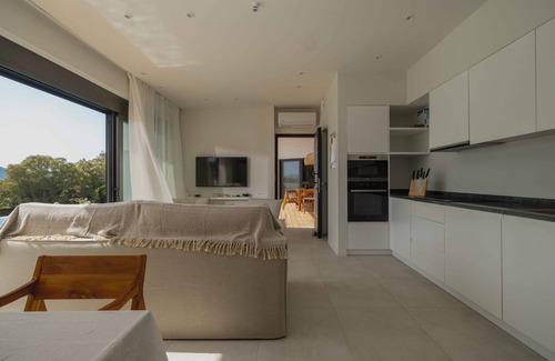 Paleros Villa | Stylish villa three bedrooms central location, private pool, sea & mountain view