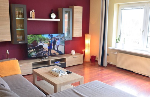 Sande Apartment | Stylishly furnished holiday apartment on the Jadebusen WLAN balcony Smart TV