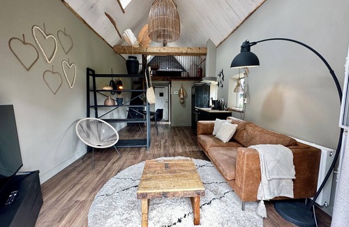 Limmen House | Stylishly furnished vacation apartment. The apartment radiates warmth and atmosphere