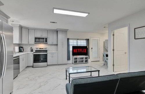 Lakeview Jefferson County House | Stylishly Remodeled 2-Bedroom home in Orangefield