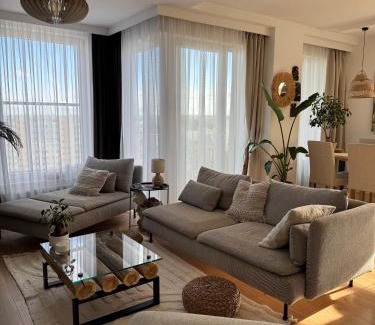Piecki-Migowo Apartment | Stylowy Apartament - Central Park - Widok na Miasto - 11 Piętro - Słoneczny