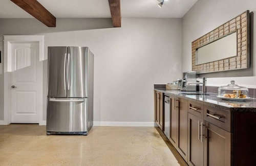Springbank Condo | Sub Urban Getaway » Free Banff Pass » Fireplace