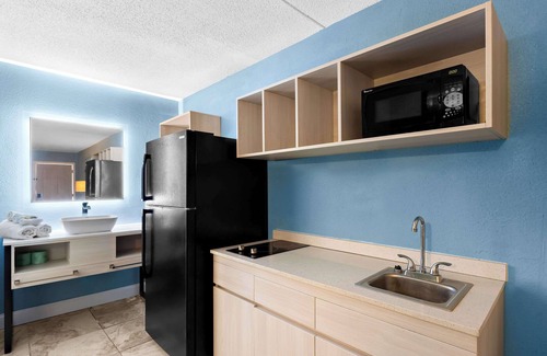 Dock Junction Hotel | Suburban Studios Brunswick I-95