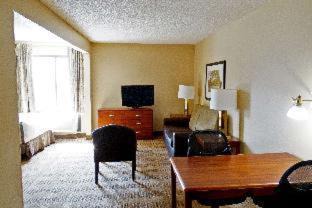 Akron Hotel | Suburban Studios Copley Akron West