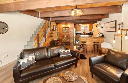 Sugarloaf House | Sugar in the Raw Cabin - Hot Tub