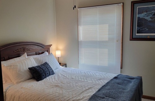 Dundas Cabin | Sugarcreek executive lodging/outdoor adventure headquarters near Olney,IL