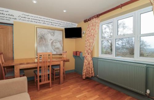 Stroud House | Suite 2