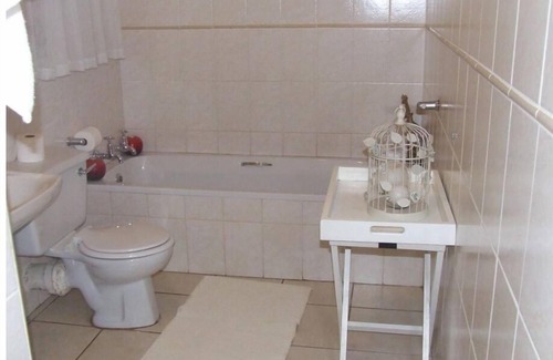 Kempton Park Bed & Breakfast | Suite 5-Doves Nest Guest House-Bed and Breakfast