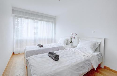 Flandres Apartment | Suite au Cœur de Paris, Architecturale et Élégante