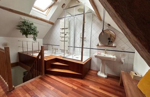 Ville-Saint-Jacques House | Suite avec salon privé, option petit-déjeuner