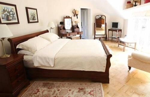 Farningham Bed & Breakfast | Suite Ensuite The Shoreham room at Tabsfield B&B