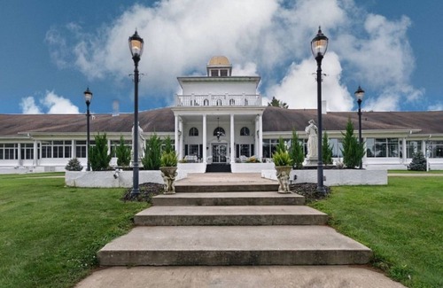 Pembine Apartment | Suite for 3 | Getaway in Wisconsin | Golf, Pool