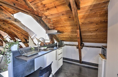 Historical Downtown Salerno Apartment | Suite Hermes: An elegant and modern studio apartment located in the center of Salerno, with Free WI-FI.