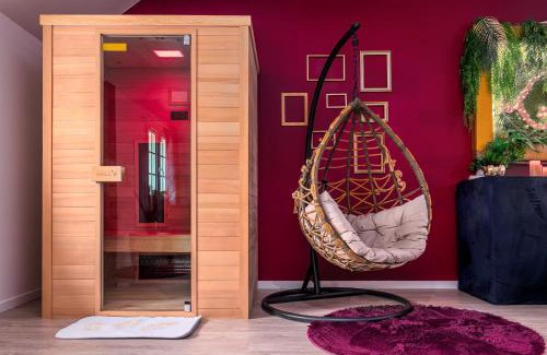 Pezarches Apartment | Suite L'echappee - Maison romantique - SPA & Sauna Privatif- Pole Dance - Lit rond avec miroir au plafond
