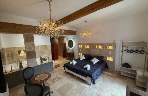 Le Somail House | Suite Luxe Balnéo