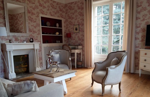 Labruguiere House | Suite-Luxury-Ensuite with Shower-Park view