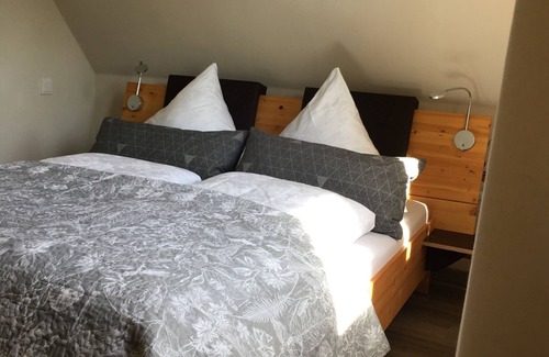 Schierstein Hotel | Suite-Private Bathroom-Balcony