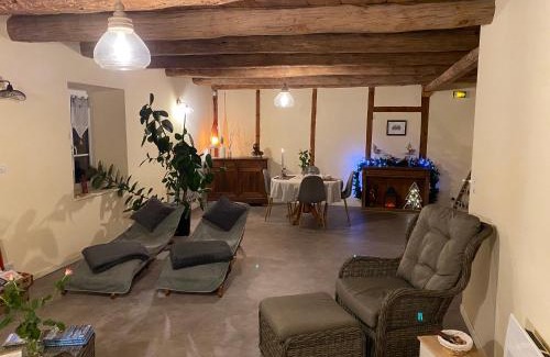 Siaugues-Sainte-Marie Bed & Breakfast | Suite romantique dans centre de bien-être Au chant de l'eau