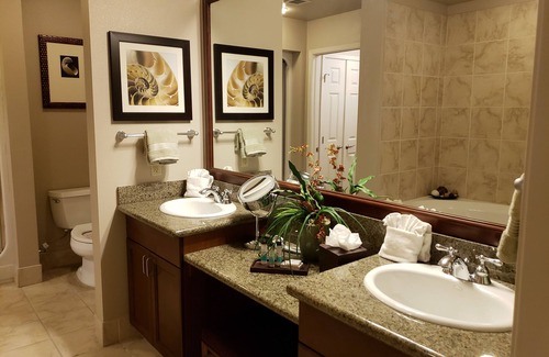 Enterprise Bed & Breakfast | Suite with Kitchen and Living Room Strip Las Vegas