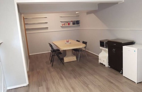 Airdrie House | Suite With Private Entrance 20 min to YYC Airport