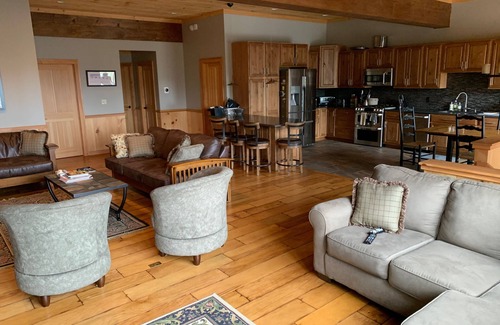 Windham House | Summer at Windham Mountain! On mountain 5 bedroom Retreat!