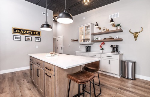 Galena Apartment | Summer Bliss @ Gazette Suites on Commerce St! Steps 2 Main St! Parking Spot!