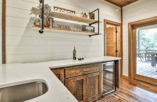 Ellijay Cabin | Summer cabin | Sleeps 8 + Hot Tub!