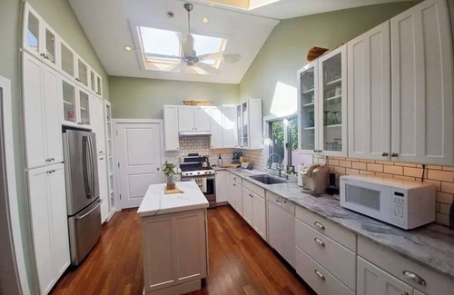 New Fairfield Cottage | Summer Escape on Candlewood Lake – Private Beach, Hot Tub & Cozy Cottage!