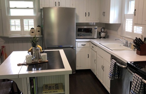 Darien House | SUMMER GETAWAY Vacation Home near Weed Beach & Pear Tree, Noroton Heights train