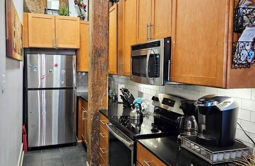 French Quarter Apartment | SUMMER is still HERE! 1B/1B w/PATIO; GAR. PARK. INCL! MSG US re: our SPECIALS!
