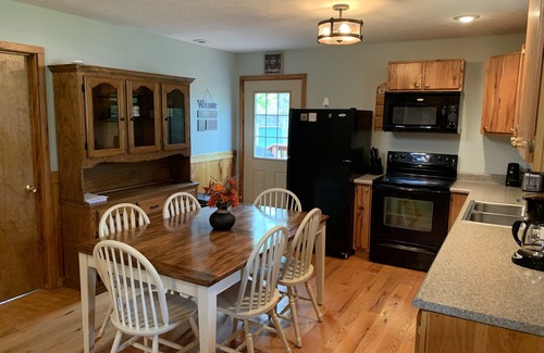 Scottsville House | Summer Lake Time. Barren River Lake. Big yard for Family Fun