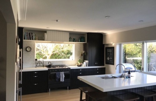St. Heliers House | Summer paradise - family home sleeps 8 - great pool and stunning section