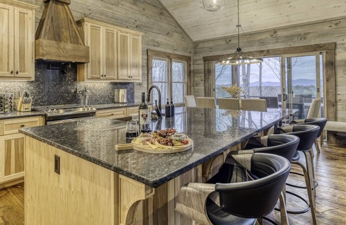 Mineral Bluff Cabin | Summer Retreat | 5 Kings, Heated Pool, Hot Tub, Playground & Views