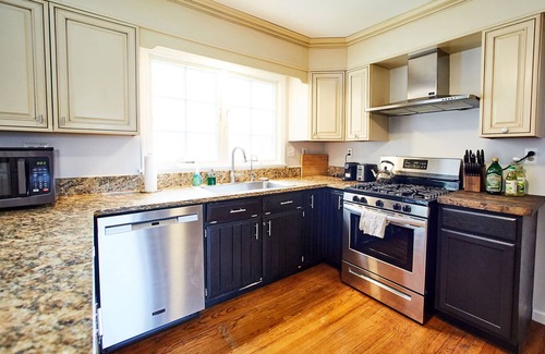 Warwick House | Summer Retreat: Amazing Pool, Hot Tub, Game Room, Playground!