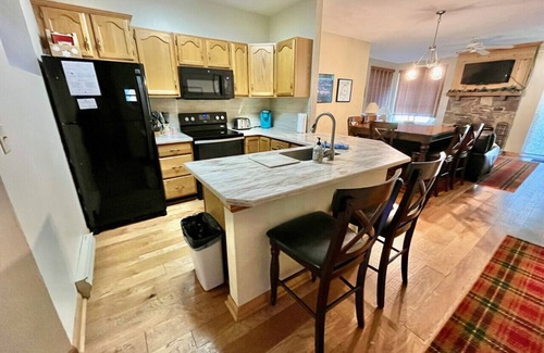 Hidden Valley Condo | πΏ Summer Retreat + Pool Days in the Laurel Highlands! ππ
