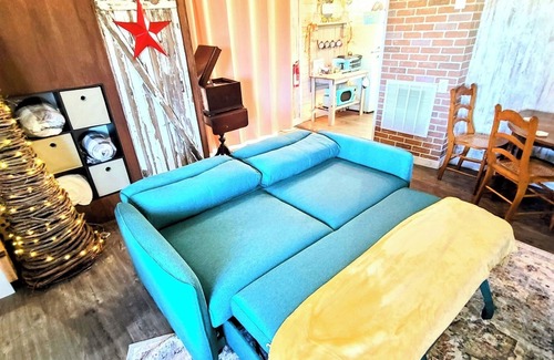 Amherst House | Summer Retreat w/Hot Tub&Firepit/10 Min. to Beach