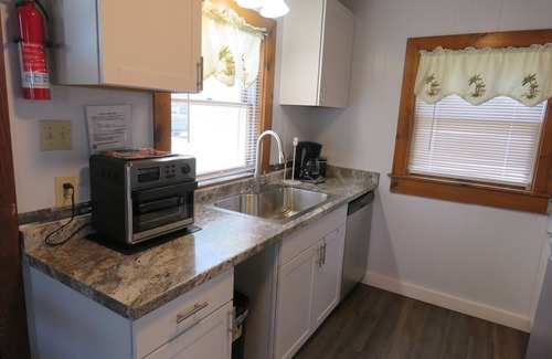 South Nags Head Cottage | Summer Special/RIGHT ACROSS from OCEAN/Fenced yard/pet friendly