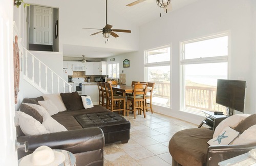 Galveston House | Summer Wind, Beachfront with incredible views! 5 miles from Galveston sea wall!