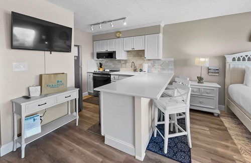 Seagrove Beach Condo | Summersalt 1 Bedroom Condo by RedAwning