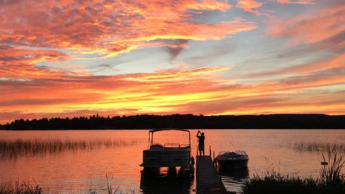 Ponshewaing House | Summerside Cape on Crooked Lake -Waterfront-Sunsets-Sleeps 12