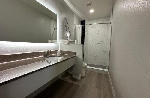 Dayton Hotel | Summit Inn - Dayton