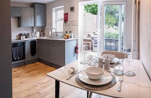 Portishead House | Sumptuous Two Bedroom House in Portishead & EV Charger