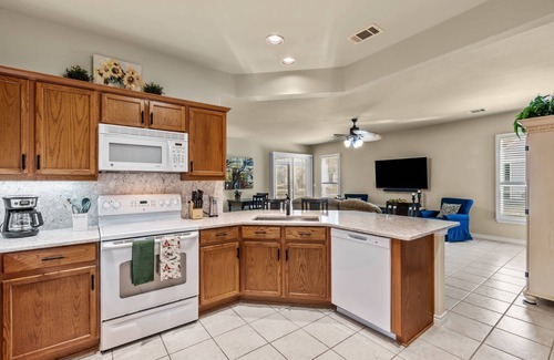Sun City House | Sun City Georgetown TX! Beautifully Furnished w/Screened Porch on Wooded Lot!