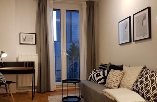 Gallus Condo | Sun-drenched 2-room balcony apartment in Frankfurt's Westend!