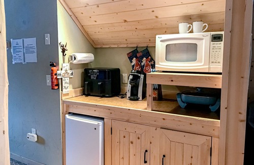 South Fork Apartment | Sun-filled mountain studio with deck, fireplace, & views- near skiing & trails