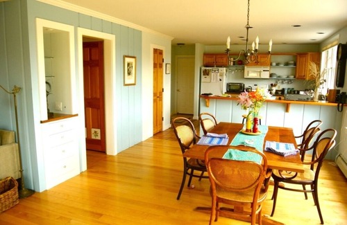 Middlebury House | Sun-filled, quiet country home on 27 acres with mountain views