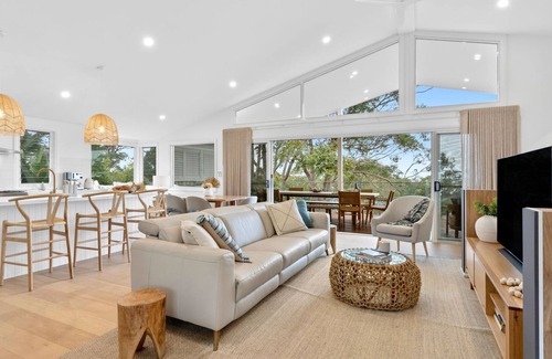 Mollymook Beach House | Sun Kissed Getaway - Spacious Family Home close to Mollymook Beach!