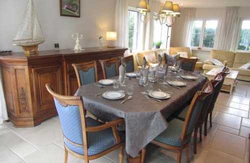 Lampernisse Villa | Sun-kissed Villa in Diksmuide with Garden, Sauna