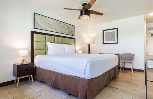 Kahului Hotel | Sun, Sand & Poolside Comfort Near Maui Nui Botanical Gardens
